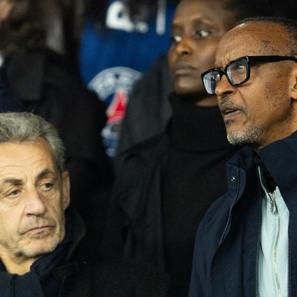 Nicolas Sarkozy, Paul Kagame (Président de la république du Rwanda) - Célébrités dans les tribunes du match de 8ème de finale aller de la Ligue Des Champions 2025-2026 (LDC) "PSG - Chelsea (5-2)" au Parc des Princes à Paris le 11 mars 2026. © Cyril Moreau/Bestimage