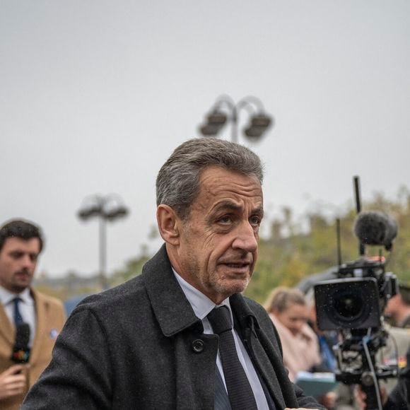 L’ancien Président écope d’un an de prison aménagée sous la forme d’un bracelet électronique

Le président Emmanuel Macron et les membres du gouvernement lors du dépôt de gerbe à l'Arc de Triomphe à Paris ; commémoration du 106ème anniversaire de l'armistice de 1918.
Le 11 novembre 2024.

© Eliot Blondet / Pool / Bestimage