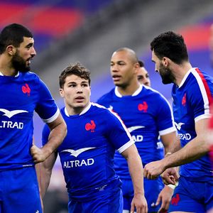 Ses coéquipiers ont eu aussi pu profiter de quelques jours de vacances avant de rentrer dans leurs clubs respectifs

Antoine Dupont et Charles Ollivon - Match de rugby des VI Nations opposant la France au pays de Galles au stade de France à Saint-Denis, Seine Saint-Denis, France, le 20 mars 2021. © Jean-Baptiste Autissier/Panoramic/Bestimage