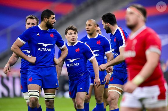 Ses coéquipiers ont eu aussi pu profiter de quelques jours de vacances avant de rentrer dans leurs clubs respectifs

Antoine Dupont et Charles Ollivon - Match de rugby des VI Nations opposant la France au pays de Galles au stade de France à Saint-Denis, Seine Saint-Denis, France, le 20 mars 2021. © Jean-Baptiste Autissier/Panoramic/Bestimage