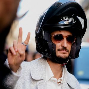 ... dans une vieille ferme perdue dans la forêt...

Street style, Pierre Niney arrivant au défilé Lacoste printemps-été 2025, qui s'est tenu rue du Faubourg Poissonnière, Paris, France, le 1er octobre 2024. Photo par Marie-Paola Bertrand-Hillion/ABACAPRESS.COM
