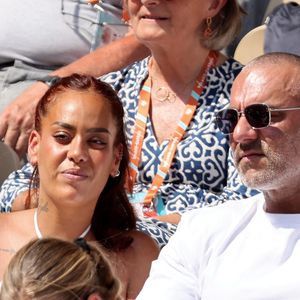 La maman de trois enfants nés de son couple avec Patrick Antonelli explique avoir perdu son pilier

Amel Bent et son mari Patrick Antonelli dans les tribunes lors des Internationaux de France de Tennis de Roland Garros 2023. Paris, le 10 juin 2023. © Jacovides-Moreau / Bestimage