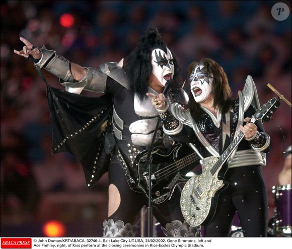 Un mois avant sa mort, le membre du groupe Kiss avait publié une dernière photo de lui sur Instagram.

Kiss se produit lors des cérémonies de clôture au stade olympique Rice-Eccles.

Photo : John Doman / KRT / ABACA.