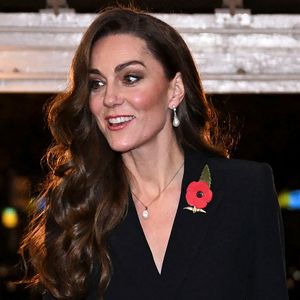 Grâce à ses engagements, elle s'implique et donne de sa personne comme récemment lors de sa visite dans une prison pour femmes munie d'une unité pour les jeunes mamans et leurs enfants

Catherine Kate Middleton, princesse de Galles - La famille royale du Royaume Uni assiste au Festival du souvenir  (Festival of Remembrance) au Royal Albert Hall, Londres le 9 novembre 2024.

© Chris Ratcliffe / Pool / Julien Burton via Bestimage