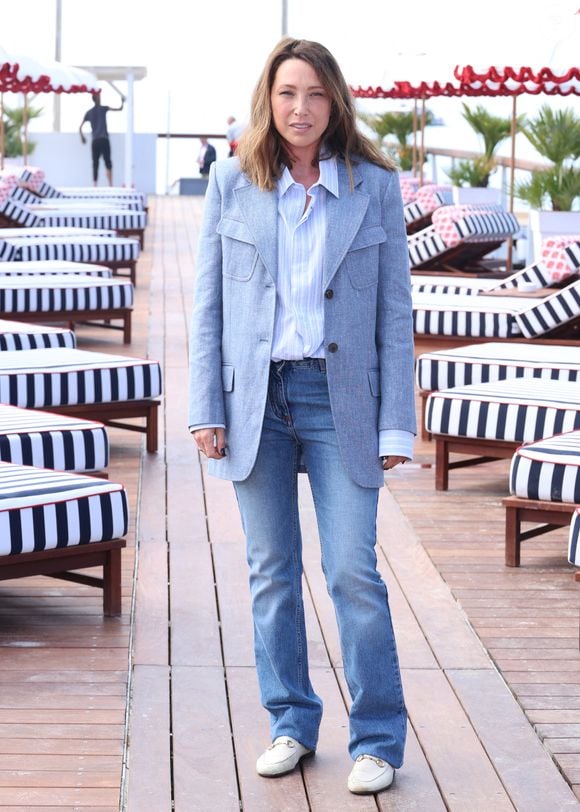 L'actrice a tourné un clip 

Laura Smet lors du photocall de "Surface" sur la plage du Majestic lors du festival CanneSeries saison 8 à Cannes, France, le 28 avril 2025. © Denis Guignebourg/Bestimage