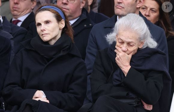 Judith Badinter, Elisabeth Badinter - Hommage national à Robert Badinter devant le ministère de la Justice sur la place Vendôme à Paris le 14 février 2024. 
© Dominique Jacovides/Bestimage