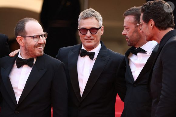 Ari Aster, Joaquin Phoenix, Lars Knudsen et Pedro Pascal assistent à la projection d'Eddington d'Ari Aster à Cannes, France, le 16 mai 2025, dans le cadre du 78ème Festival de Cannes. Photo par Jerome Domine/ABACAPRESS.COM