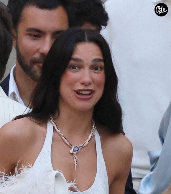 La chanteuse Dua Lipa et l'acteur Callum Turner ont été photographiés avant leur fête de mariage sur la Piazza Croce Dei Vespri à Palerme.  Photo : Snapix/ABACAPRESS.COM