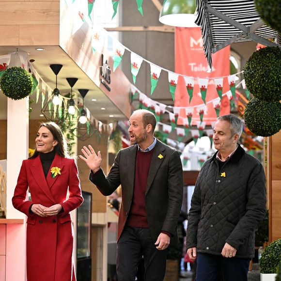 Le prince William, prince de Galles, et Catherine (Kate) Middleton, princesse de Galles, préparent des gâteaux gallois au Welsh Cake Shop à Pontypridd, le 26 février 2025.