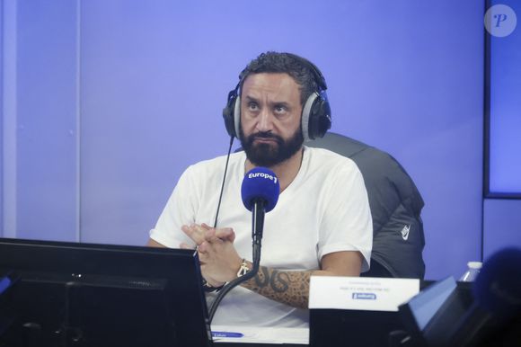 Exclusif - Cyril Hanouna sur le plateau de l'émission "On marche sur la tête" en direct sur Europe 1 le 29 janvier 2025. © Jack Tribeca / Bestimage