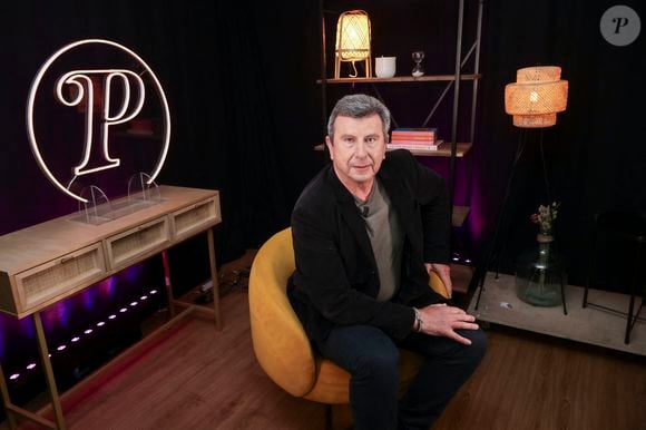 Pascal Bataille en interview pour "Purepeople", avec le format "En privé avec"