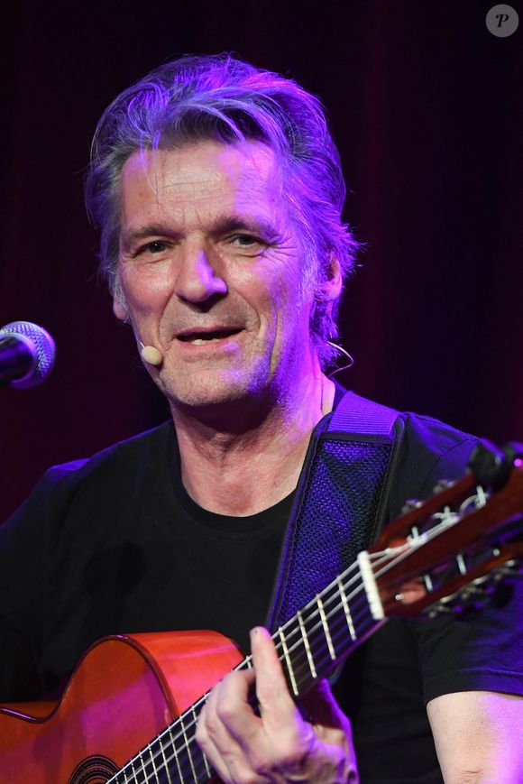 Concert d' Yvan Le Bolloch et ma guitare pour la sortie de l'Album Esperanza au Studio de l'Ermitage à Paris le 4 avril 2023.