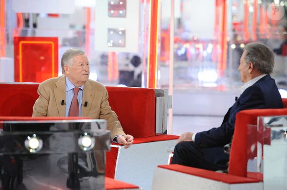 Exclusif - Alain Duhamel et Michel Drucker - Enregistrement de l'émission Vivement dimanche prochain au studio Gabriel, presentée par Michel Drucker . Diffusion sur France 2 le 11/04/2021 . 
© Guillaume Gaffiot / Bestimage