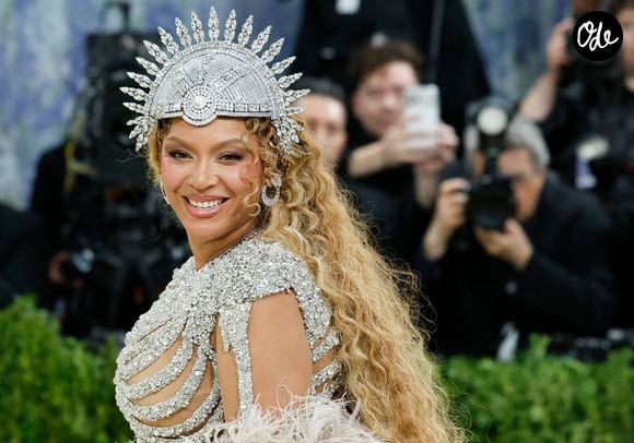Beyoncé fait son entrée sur le tapis rouge du Met Gala 2026 au Metropolitan Museum of Art, le lundi 4 mai 2026 à New York. Photo de John Angelillo/UPI/ABACAPRESS.COM