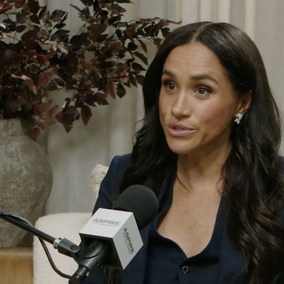 Le vent semble enfin avoir tourné pour Meghan Markle

Meghan Markle lors du podcast d'Emma Grede.
Crédit : JLPPA / Bestimage