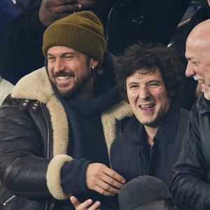 Les acteurs Lucas Bravo et Vincent Lacoste se sont rendus au Parc des Princes pour l’occasion

Lucas Bravo et Vincent Lacoste - Célébrités dans les tribunes lors du match de Ligue 1 McDonald's opposant le Paris Saint-Germain (PSG) à l'Olympique de Marseille (OM) - (3-1) au Parc des Princes à Paris le 16 mars 2025. © Cyril Moreau/Bestimage