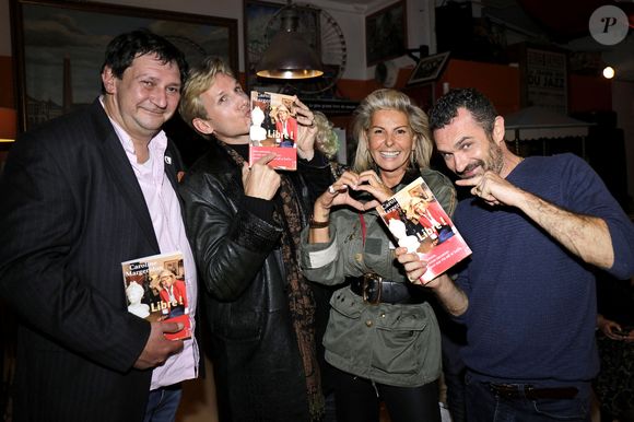 Caroline Margeridon, François Cases Bardina, Stéphane Vanhandenhoven  et François-Xavier Renou (Fransoa Superstar) - People à la soirée du lancement du livre "Libre !" de Caroline Margeridon à la Chope des Puces à Saint-Ouen. Le 8 novembre 2021
© Cédric Perrin / Bestimage