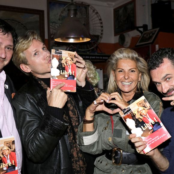 Caroline Margeridon, François Cases Bardina, Stéphane Vanhandenhoven  et François-Xavier Renou (Fransoa Superstar) - People à la soirée du lancement du livre "Libre !" de Caroline Margeridon à la Chope des Puces à Saint-Ouen. Le 8 novembre 2021
© Cédric Perrin / Bestimage