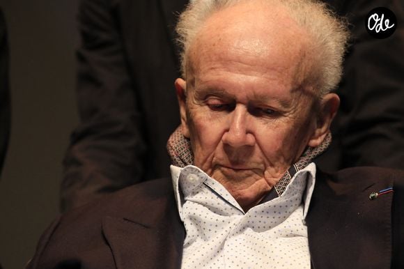 Philipe Bouvard assiste à la projection du documentaire "Les Mille et une vies de Philippe Bouvard" (Paris Première) au théâtre de la Croisette à Cannes, le 30 novembre 2024. © Franz Chavaroche / Bestimage