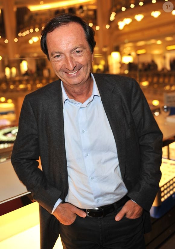 Michel Edouard Leclerc - A l'occasion du 100eme anniversaire de la coupole des Galeries Lafayette, Yann Kersale imagine la Chrysalide, une creation lumineuse realisee sur la facade du magasin qui evoluera au fil du temp set au gre des saisons. VEEREN / BESTIMAGE