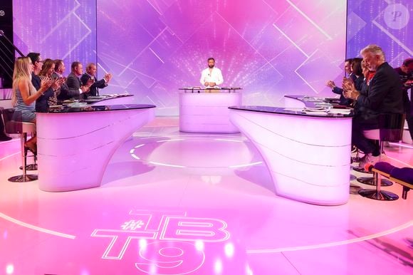 Exclusif - Cyril Hanouna, sur le plateau "Tout beau, tout n9uf" (TBT9) présenté par C.Hanouna, et diffusé en direct sur W9, Paris, France, le 18 septembre 2025. © Jack Tribeca / Bestimage