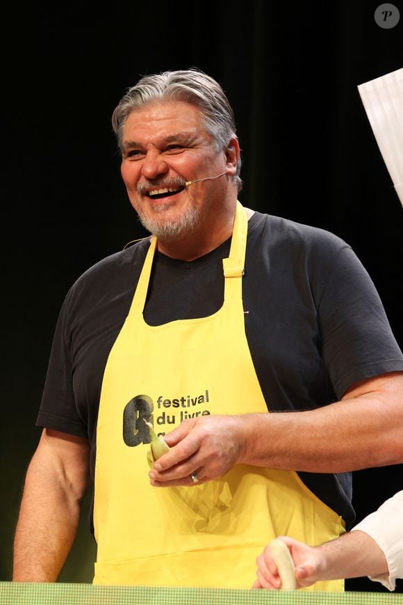 David Douillet au 20ème Festival du Livre gourmand au Théâtre de Périgueux, le 16 novembre 2025. © Jean-Marc Lhomer / Bestimage.