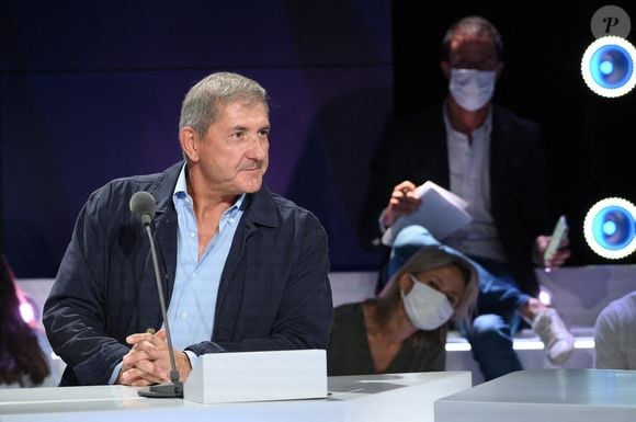 Son salaire de 40 000 euros aurait été "le plus gros de la maison"

Yves Calvi lors de la conférence de presse de BFM TV à Paris, France, le 25 août 2021. Photo by Eliot Blondet/ABACAPRESS.COM