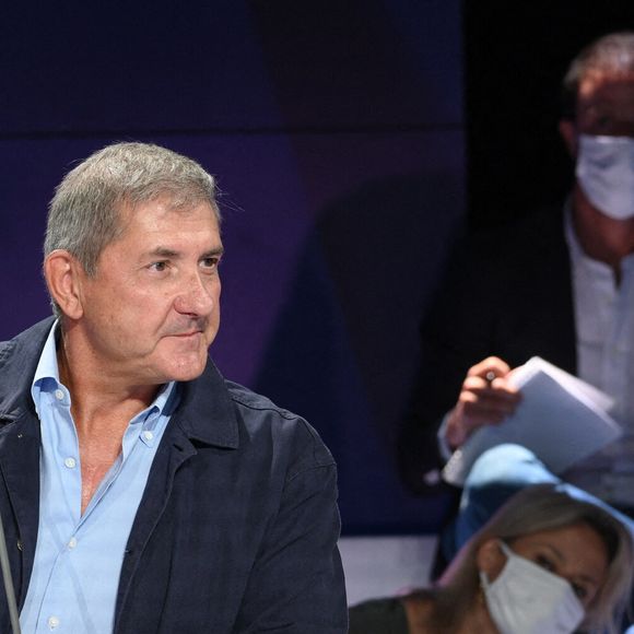 Son salaire de 40 000 euros aurait été "le plus gros de la maison"

Yves Calvi lors de la conférence de presse de BFM TV à Paris, France, le 25 août 2021. Photo by Eliot Blondet/ABACAPRESS.COM