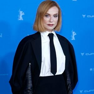 La marche offre aussi de nombreux bienfaits pour la santé et le bien-être.

Isabelle Huppert - Première du film "Die Blutgräfin (The Blood Countess)" lors de la 76ème édition du festival international du film de Berlin (La Berlinale 2026), le 16 février 2026. Photo par Action Press / Bestimage