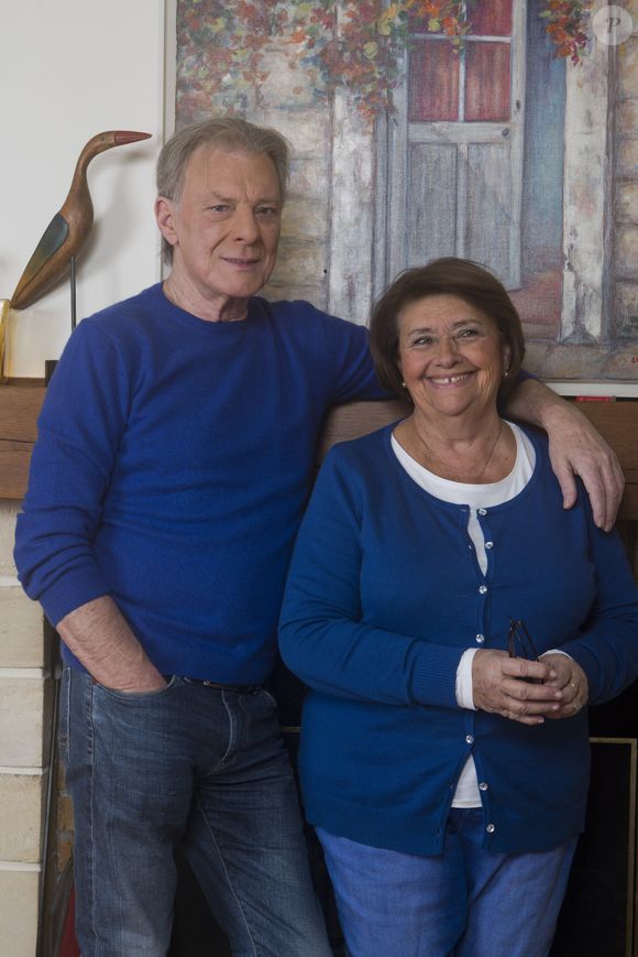 Un site est également en cours de création. De quoi mettre un peu de lumière dans le coeur des fans du chanteur disparu !
Herbert Leonard et sa femme Cléo chez eux à Barbizon le 2016/12/2016 JLPPA / Bestimage