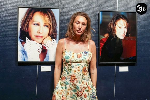 "Elle vous aimait vraiment, énormément", a-t-elle déclaré en évoquant le public. 

Laura Smet, accompagnée des délégués généraux du festival FFA, Marie-France Brière et Dominique Besnehard, ancien agent de l'actrice et ami de longue date, et du maire d'Angoulême Xavier Bonnefont, inaugure la place en hommage à sa mère Nathalie Baye devant le cinéma CGR: au niveau du 30 rue Saint Roch, à Angoulême, France, le 20 août 2026 © Jean-Marc Lhomer/Bestimage