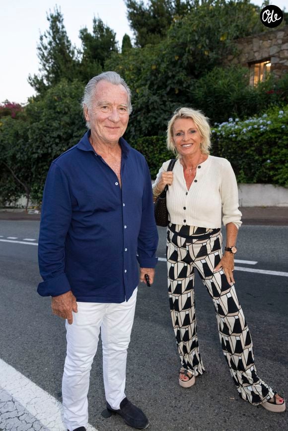 Exclusif - William Leymergie et sa compagne Sophie Davant - Personnalités à la représentation de la pièce de théâtre "Le jour du kiwi" au Théâtre de Verdure lors du Festival de Ramatuelle.
© Cyril Bruneau / Festival de Ramatuelle / Bestimage