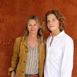 Sarah Poniatowski (Lavoine) et son fils Roman - Personnalités au village (jour 11) lors des Internationaux de France de Tennis de Roland Garros à Paris. Le 1er juin 2022
© Dominique Jacovides / Bestimage