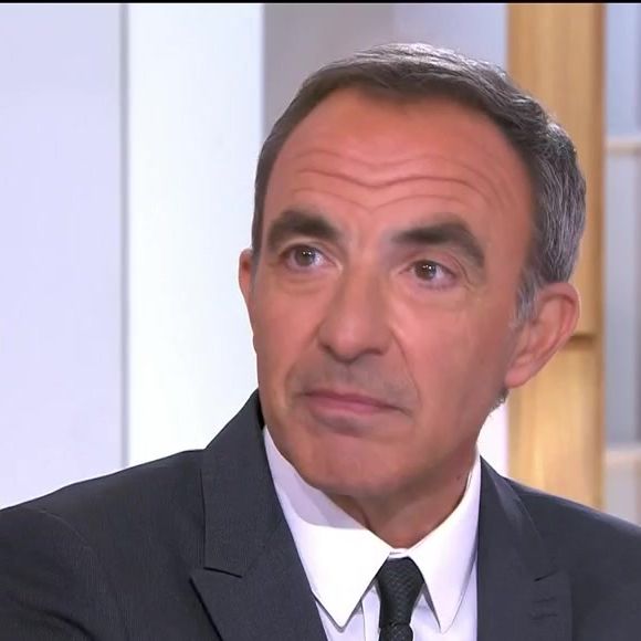 Émission "C L'Hebdo", présenté par Aurélie Casse sur France 5.