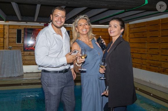 Exclusif - Caroline Margeridon avec ses enfants (Alexandre Margeridon et Victoire Margeridon) - Mariage de Djamel Bentenah (acheteur dans l'émission Affaire Conclue) avec Severine Bauw à la mairie de Colombes le 21 juin 2025.