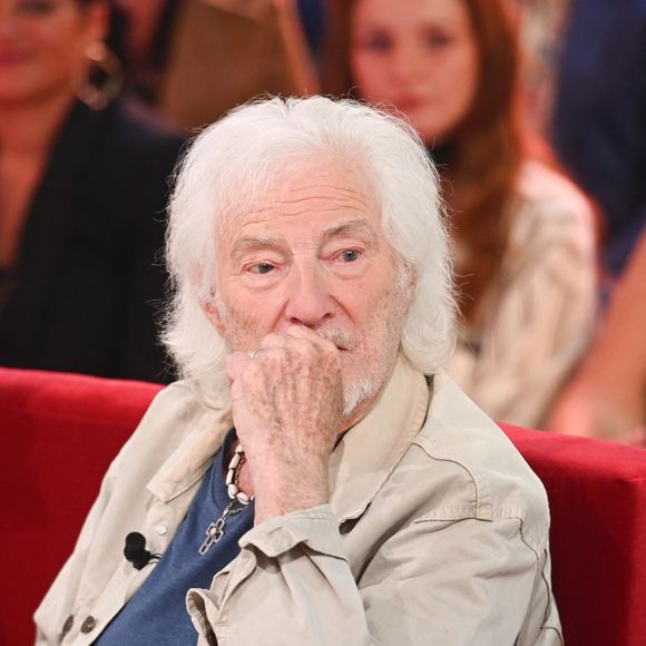 Exclusif - Hugues Aufray lors de l'enregistrement de l'émission "Vivement dimanche" à Paris, FRanxce, le 9 septembre 2025 et diffusée le 12 octobre 2025 sur France 3. © Guillaume Gaffiot/Bestimage