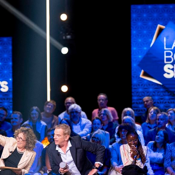 Exclusif - François Berléand, Mireille Dumas et Garou lors de l'enregistrement de l'émission "La Boîte à secrets", présentée par F.Bollaert et diffusée le 26 septembre 2025 sur France 3, dans les studios du Lendit à Saint-Denis, Seine Saint-Denis, France, le 8 septembre 2025. © Pierre Perusseau/Bestimage