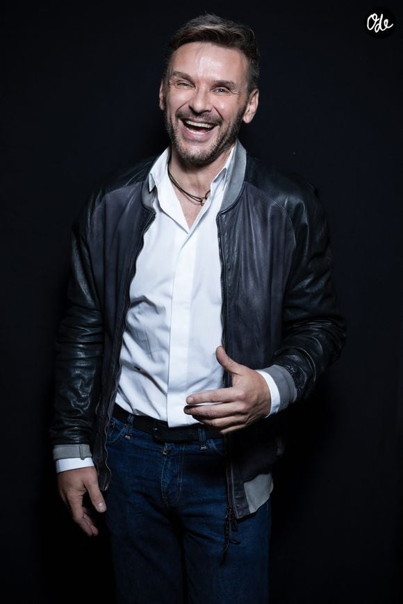 Exclusif - Jeanfi Janssens en backstage de l'enregistrement de l'émission "La Boîte à secrets", présentée par F.Bollaert et diffusée le 16 octobre sur France 3, à Paris, France, le 29 septembre 2026. © Cyril Moreau/Bestimage