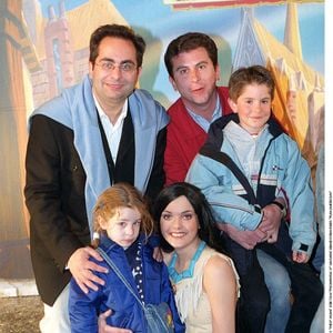 Laurent Fontaine avec sa fille Lara, Pascal Bataille et son fils Théo - Avant-première du film "Pocahontas" (archive)
©COADIC GUIREC / BESTIMAGE