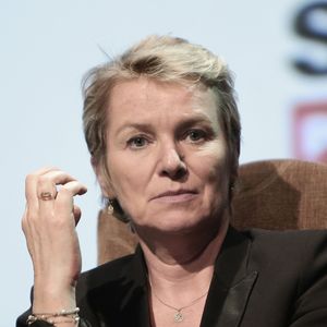 Elise Lucet ne sera finalement pas à l'antenne jeudi soir sur France 2.

Elise Lucet - People au débat "Les combats du journalisme", organisé par Reporters sans Frontières, à l'occasion de la Journée mondiale de la Liberté de la Presse au Théâtre du Rond-Point à Paris. 
© Stéphane Lemouton / Bestimage