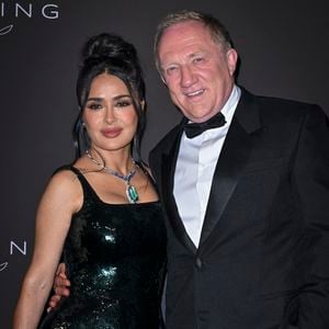Salma Hayek et son mari François-Henri Pinault - Photocall du dîner "Women In Motion, Kering", Place de la Castre lors du 78ème Festival International du Film de Cannes le 18 mai 2025. © Olivier Borde/Bestimage