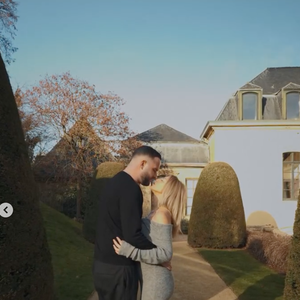 De nombreux candidats de télé-réalité ont félicité les futurs parents.

Nikola Lozina et Stephanie Clerbois annoncent attendre un enfant. Capture Instagram