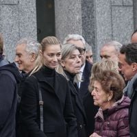 Caroline de Monaco avec ses 3 enfants Charlotte, Pierre et Andrea Casiraghi qui viennent de perdre leur grand-mère, la famille soudée en Italie