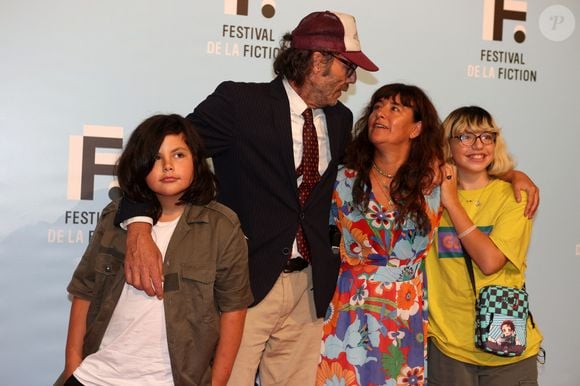 Mère de deux enfants, elle a longtemps vécu avec son ex-compagnon Philippe Rebbot dans un “sépartement”.

Romane Bohringer, Philippe Rebbot et leurs enfants Raoul et Rose à la projection des trois premiers épisodes de la fiction "L’amour flou" lors de la 23ème édition du Festival de la Fiction tv de la Rochelle 2021 à La Rochelle, France, le 15 septembre 2021.

© Jean-Marc Lhomer/Bestimage