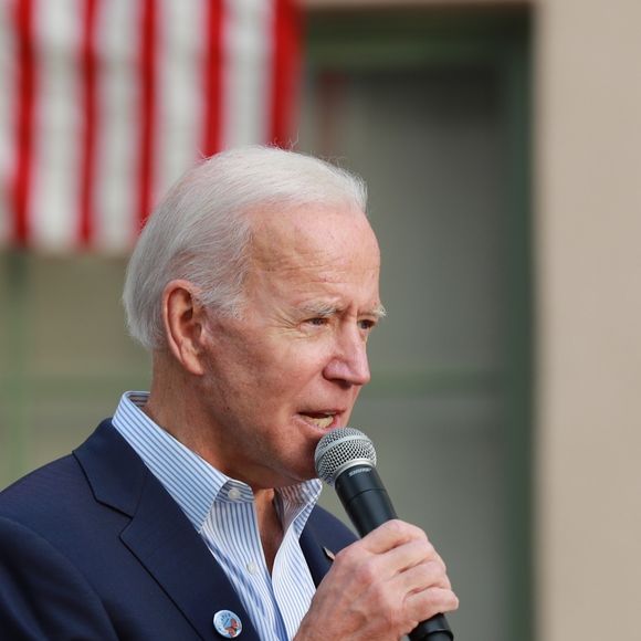 Joe Biden prend la parole pour dénoncer le gouvernement de Donald Trump, pendant un meeting à Los Angeles. Le 14 novembre 2019.