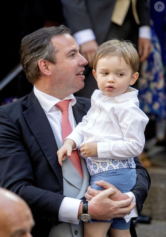 Toutefois, la lumière risque d'être sur Charles de Luxembourg, son fils.

Le Grand-Duc héritier Guillaume et le Prince Charles quittent l'église Saint-Trophyme à Bormes-les-Mimosas, le 29 avril 2023, après la cérémonie de mariage. ©  Albert Nieboer / DPA/ABACAPRESS.COM