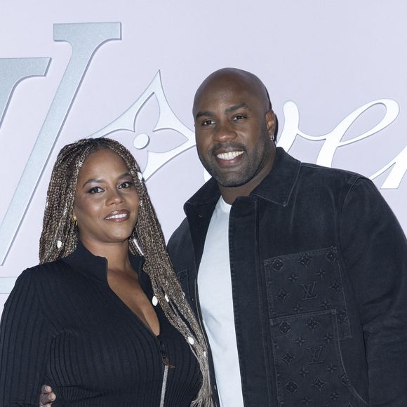 Avant de signer avec Netflix pour présenter "Pour le meilleur et à l’aveugle", Teddy Riner et Luthna Plocus ont connu une entrée en matière pour le moins… mouvementée...


Luthna Plocus, Teddy Riner - Photocall pour le défilé Louis Vuitton prêt à porter hommes Automne / hiver lors de la fashion week à Paris. © Olivier Borde /Bestimage