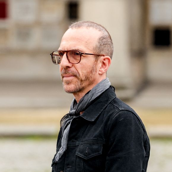 Calogero - Arrivées aux obsèques de l'auteure-compositrice-interprète et actrice française Françoise Hardy au crématorium du cimetière du Père-Lachaise à Paris, France, le 20 juin 2024. © Jacovides-Moreau/Bestimage