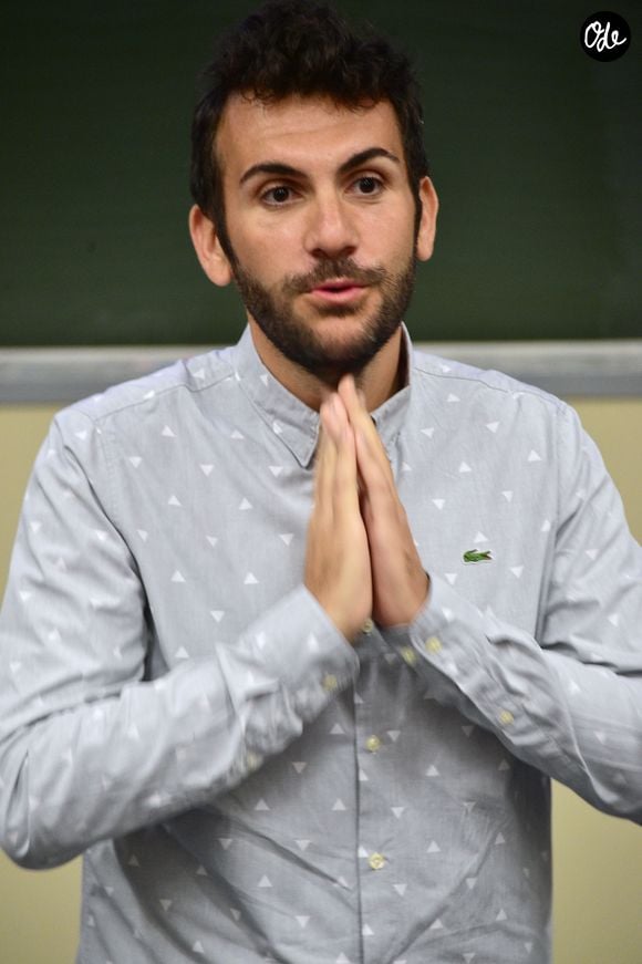 Quelques années plus tard, l’acteur apparaît métamorphosé après avoir perdu plusieurs dizaines de kilos.

Laurent Ournac donne une conférence sur l'obésité dans l'amphithéâtre du CHU du Kremlin-Bicêtre pour l'association "Les-Poids-Plumes" le 10 octobre 2015. Giancarlo Gorassini/Bestimage