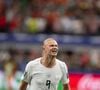 Le buteur norvégien vit désormais avec sa famille dans le Cheshire, où il privilégie un cadre de vie calme, à l'écart de l'agitation.

Erling Haaland célèbre la victoire de la Norvège (2-1) à l'issue du match opposant la Côte d'Ivoire à la Norvège, disputé dans le cadre de la Coupe du monde de la FIFA 2026 au Dallas Stadium, à Dallas (États-Unis). Photo : Richard Callis / Fotoarena (Richard Callis / SPP).